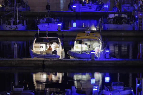 Gece Marinada Lüks Yatlar — Stok fotoğraf