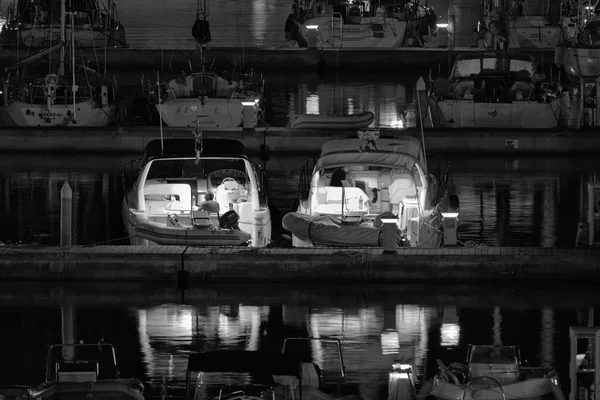 Luxury yachts in the marina at night — Stock Photo, Image