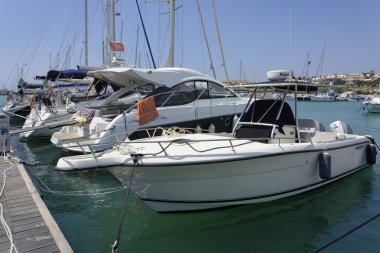 yelkenli tekne Marina