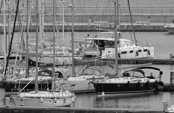 Luxury yachts in the marina — Stock Photo, Image