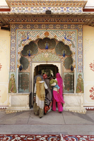 Indianer am Stadtpalast in Jaipur — Stockfoto