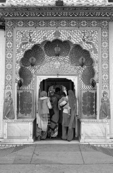 Povos indianos no palácio da cidade em Jaipur — Fotografia de Stock