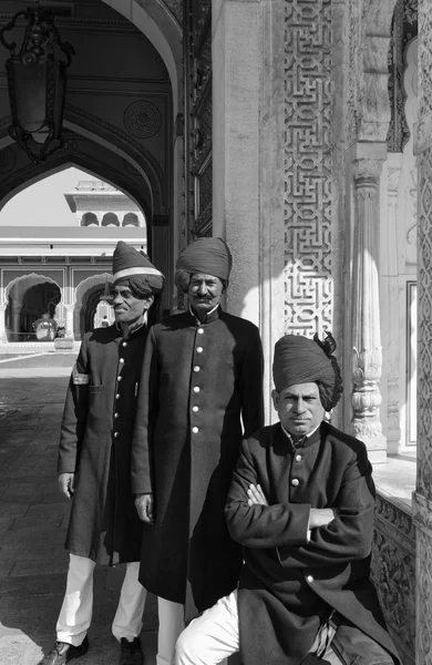 Jaipur şehrinde şehir Sarayı girişinde İmparatorluk Muhafızları — Stok fotoğraf