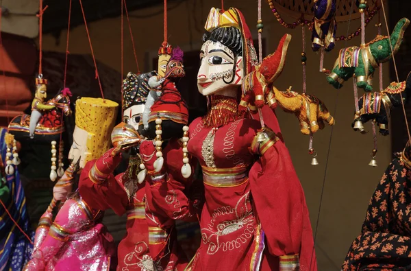 Indian wooden puppets for sale in a local market — Stock Photo, Image