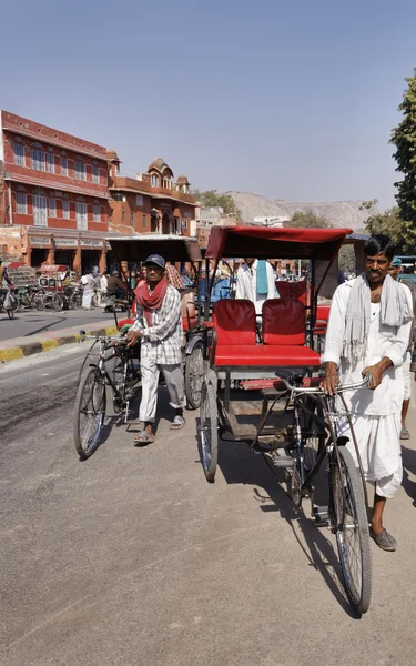 Tráfego em uma rua central da cidade de Jaipur — Fotografia de Stock