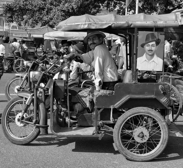 Indické tuk tuk řidič — Stock fotografie