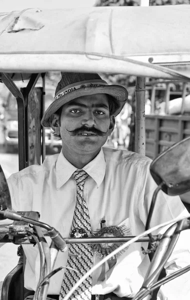 Indiano tuk tuk driver — Fotografia de Stock