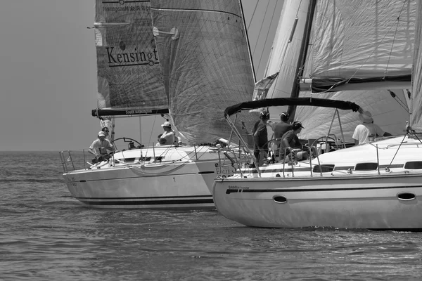 Segelbåtar race i Medelhavet — Stockfoto