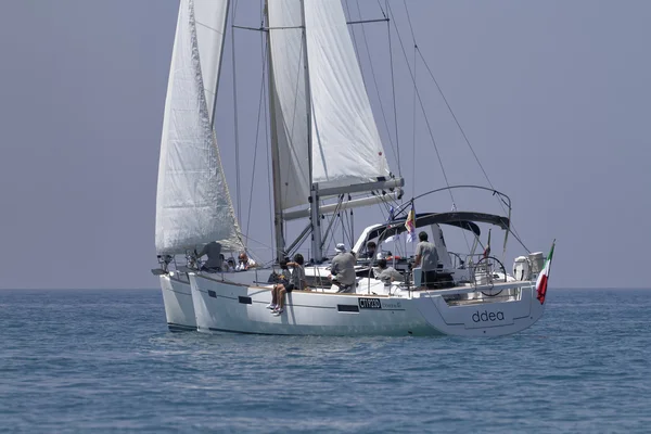 Barci cu pânze cursa în Marea Mediterană — Fotografie, imagine de stoc