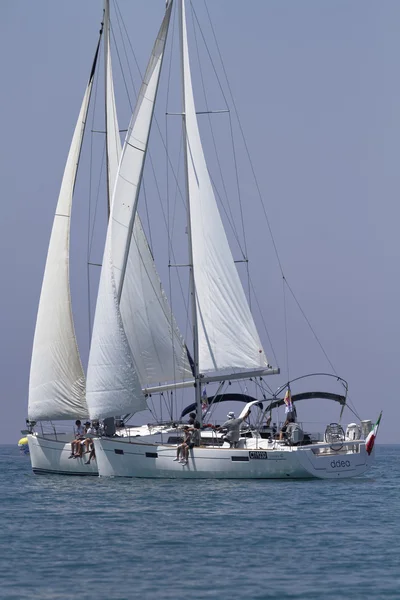 Barci cu pânze cursa în Marea Mediterană — Fotografie, imagine de stoc