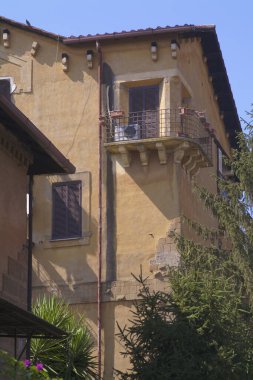 İtalya, Roma, Garbatella, eski bir bina cephe görünümü