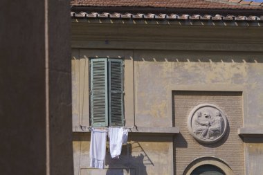 İtalya, Roma, Garbatella, eski bir bina cephe görünümü