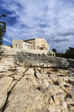 İtalya, Sicilya; tipik el yapımı Sicilya dış taş dış cephesi kırsal bir ev