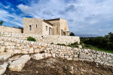 İtalya, Sicilya, kırsal (Ragusa eyaletinde), tipik taş Sicilya evi