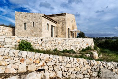 İtalya, Sicilya; tipik el yapımı Sicilya dış taş dış cephesi kırsal bir ev