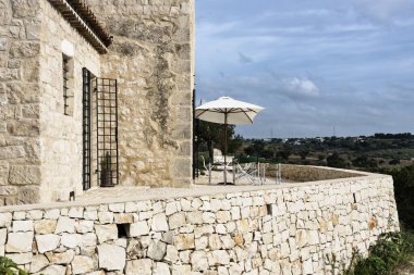 İtalya, Sicilya; tipik el yapımı Sicilya dış taş dış cephesi kırsal bir ev