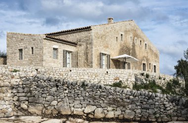 İtalya, Sicilya; tipik el yapımı Sicilya dış taş dış cephesi kırsal bir ev