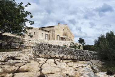 İtalya, Sicilya; tipik el yapımı Sicilya dış taş dış cephesi kırsal bir ev