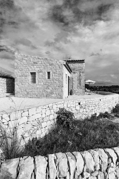 İtalya, Sicilya; tipik el yapımı Sicilya dış taş dış cephesi kırsal bir ev