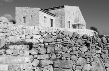 İtalya, Sicilya; tipik el yapımı Sicilya dış taş dış cephesi kırsal bir ev