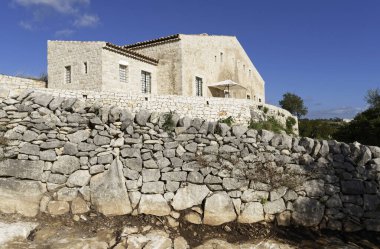 İtalya, Sicilya; tipik el yapımı Sicilya dış taş dış cephesi kırsal bir ev