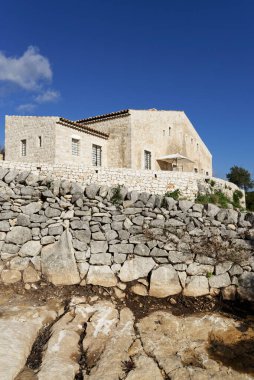 İtalya, Sicilya; tipik el yapımı Sicilya dış taş dış cephesi kırsal bir ev