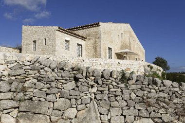 İtalya, Sicilya; tipik el yapımı Sicilya dış taş dış cephesi kırsal bir ev