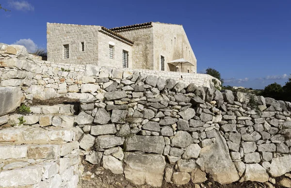 İtalya, Sicilya; tipik el yapımı Sicilya dış taş dış cephesi kırsal bir ev