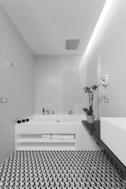 İtalya, Sicilya, Donnalucata (Ragusa Eyaleti); 11 Eylül 2014, Otel banyosu - EDITORIAL