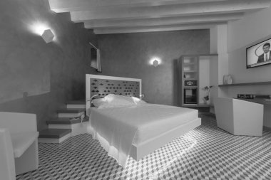 İtalya, Sicilya, Donnalucata (Ragusa Eyaleti); 11 Eylül 2014, Hotel 'in yatak odası - EDITORIAL