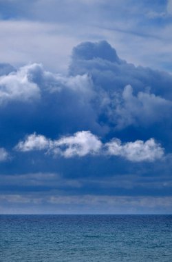 İtalya, Sicilya, Akdeniz, Sicilya Kanalı 'nda kışın fırtına bulutları