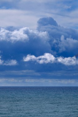 İtalya, Sicilya, Akdeniz, Sicilya Kanalı 'nda kışın fırtına bulutları