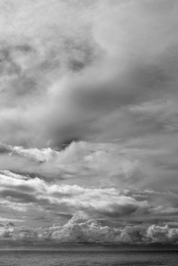 İtalya, Sicilya, Akdeniz, Sicilya Kanalı 'nda kışın fırtına bulutları