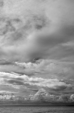 İtalya, Sicilya, Akdeniz, Sicilya Kanalı 'nda kışın fırtına bulutları