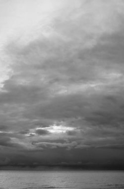 İtalya, Sicilya, Akdeniz, Sicilya Kanalı 'nda kışın fırtına bulutları