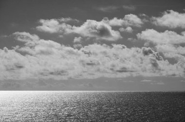 İtalya, Sicilya, Akdeniz, Sicilya Kanalı 'nda kışın bulutlar