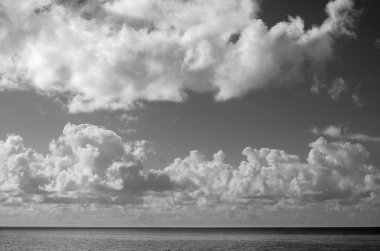 İtalya, Sicilya, Akdeniz, Sicilya Kanalı 'nda kışın bulutlar