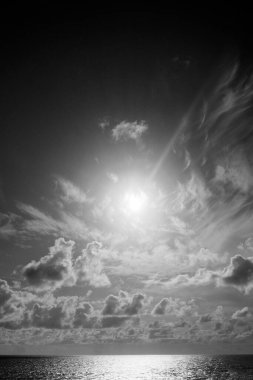 İtalya, Sicilya, Akdeniz, Sicilya Kanalı 'nda kışın bulutlar