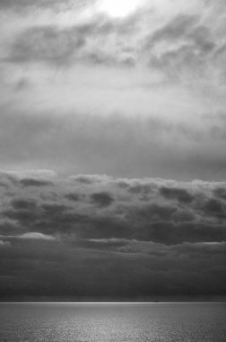 İtalya, Sicilya, Akdeniz, Sicilya Kanalı 'nda kışın bulutlar