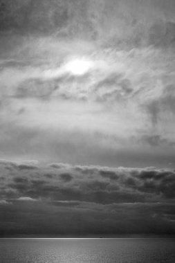 İtalya, Sicilya, Akdeniz, Sicilya Kanalı 'nda kışın bulutlar