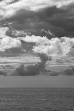 İtalya, Sicilya, Akdeniz, Sicilya Kanalı 'nda kışın bulutlar