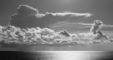 İtalya, Sicilya, Akdeniz, Sicilya Kanalı 'nda kışın bulutlar