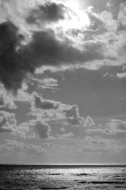 İtalya, Sicilya, Akdeniz, Sicilya Kanalı 'nda kışın bulutlar