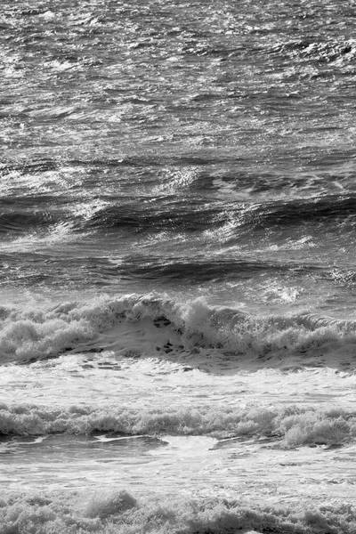 İtalya, Sicilya Kanalı, kışın sert Akdeniz