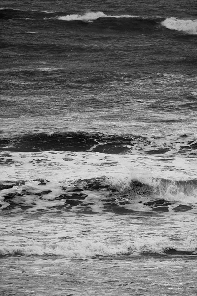 İtalya, Sicilya Kanalı, kışın sert Akdeniz