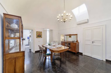 İtalya, Sicilya, Modica (Ragusa Eyaleti) 5 Mayıs 2017; Otel yemek odası - EDITORIAL