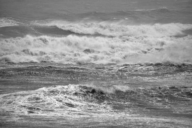 İtalya, Sicilya Kanalı, kışın sert Akdeniz