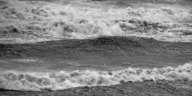 İtalya, Sicilya Kanalı, kışın sert Akdeniz