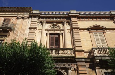 İtalya, Sicilya, Ragusa İbla, barok bina cephesi