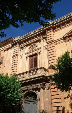 İtalya, Sicilya, Ragusa İbla, barok bina cephesi